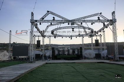 Outdoor circular truss system